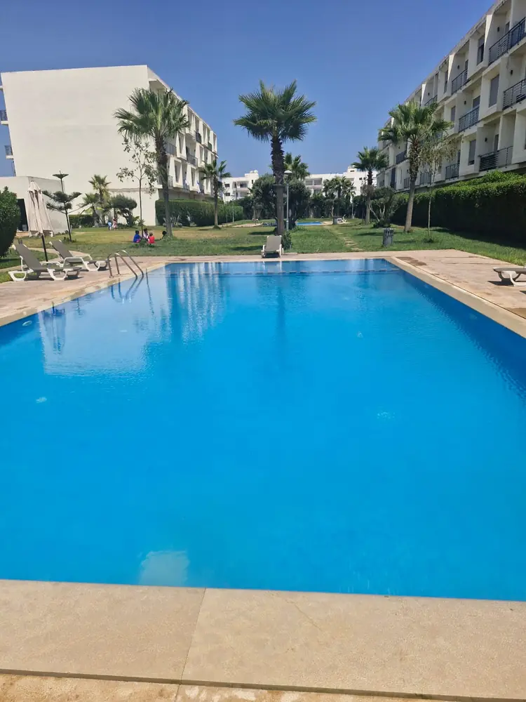 Piscine de résidence entretenue